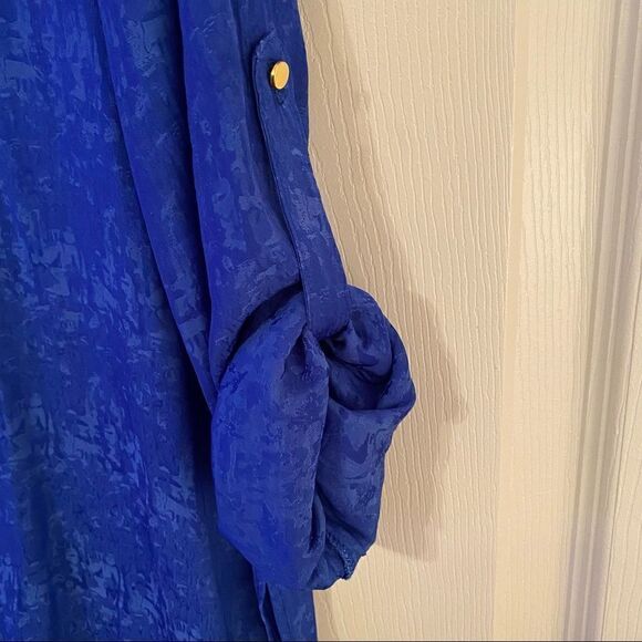 Pretty Lightweight Royal Blue Investments Blouse with Adjustable Sleeves Med - Picture 7 of 7